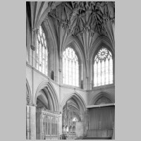 Tewkesbury Abbey, photo by Heinz Theuerkauf,3.jpg